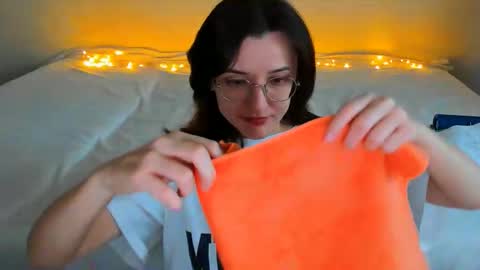 Snapshot of dorotty_ chatting on December 5, 4:32 am Your Dorotty online show from December 5, 4:32 am