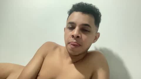 Snapshot of dotadinha chatting on March 8, 10:08 am dotadinha online show from March 8, 10:08 am