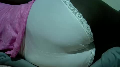 bellie online show from April 18, 12:03 am