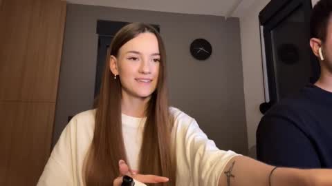 Snapshot of double_sun chatting on October 16, 6:20 pm Alice and Mark online show from October 16, 6:20 pm