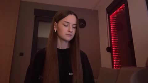 Alice and Mark online show from November 16, 9:09 pm