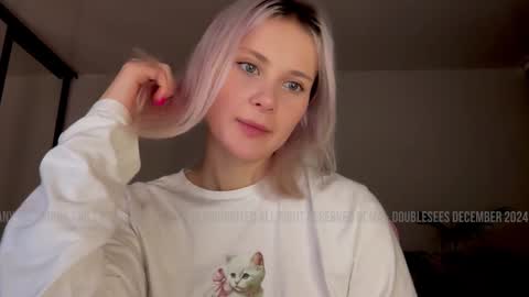 Snapshot of doublecuties chatting on December 13, 3:05 am Lana  Eva  dont forget to give us a thumb up online show from December 13, 3:05 am