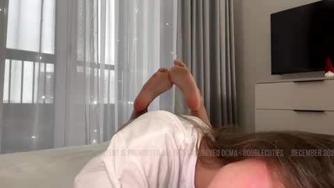 Snapshot of doublecuties chatting on December 29, 5:21 am Lana  Eva  dont forget to give us a thumb up online show from December 29, 5:21 am