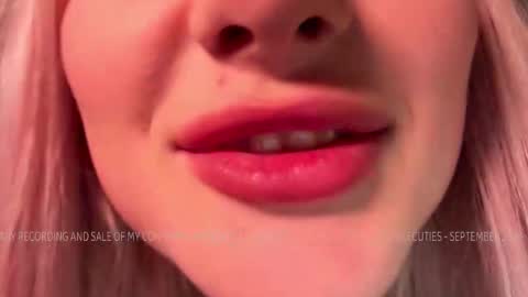 Snapshot of doublecuties chatting on September 20, 8:21 pm Lana  Eva  dont forget to give us a thumb up online show from September 20, 8:21 pm