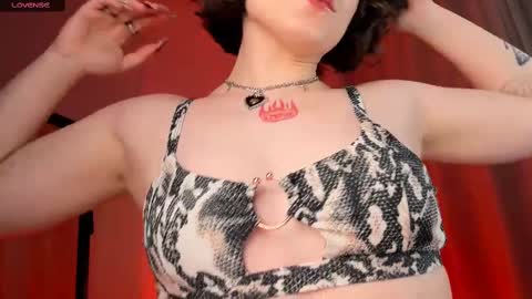 Snapshot of doublee_trouble chatting on February 11, 1:52 am Eva ana Liza online show from February 11, 1:52 am