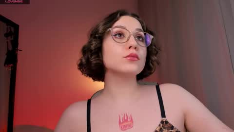 Snapshot of doublee_trouble chatting on February 24, 3:44 am Eva ana Liza online show from February 24, 3:44 am