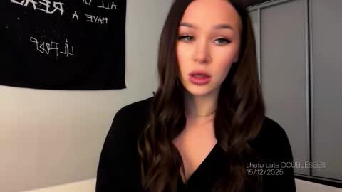 Snapshot of doublesees chatting on December 15, 6:06 am MOLLYYYY dont forget to give me a thumb up online show from December 15, 6:06 am