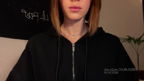 MOLLYYYY dont forget to give me a thumb up online show from April 16, 4:57 am