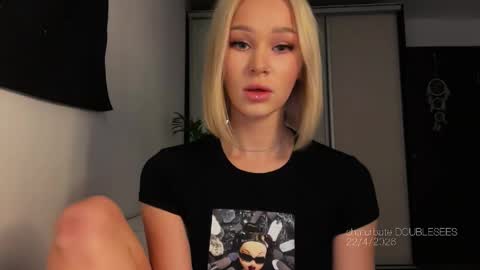 MOLLYYYY dont forget to give me a thumb up online show from April 23, 12:26 pm