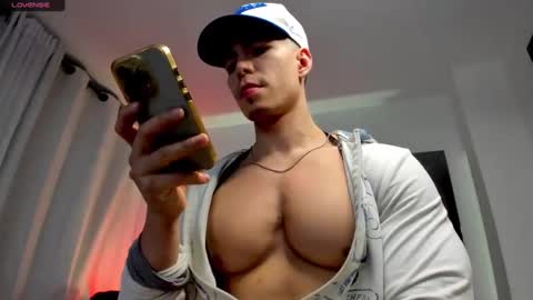 Snapshot of douglassafado chatting on November 15, 5:05 am Douglas Safado online show from November 15, 5:05 am