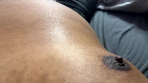 Snapshot of down4hairy chatting on April 6, 10:27 am down4hairy online show from April 6, 10:27 am