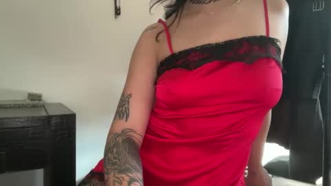 Snapshot of dr0n_island chatting on April 7, 1:00 pm dr0n_island online show from April 7, 1:00 pm