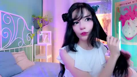 Snapshot of draculaura_ chatting on December 5, 9:06 pm Draculaura online show from December 5, 9:06 pm