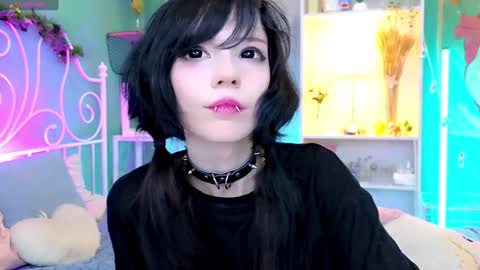 Snapshot of draculaura_ chatting on December 28, 12:15 am Draculaura online show from December 28, 12:15 am