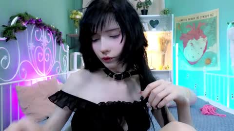Snapshot of draculaura_ chatting on January 5, 8:42 pm Draculaura online show from January 5, 8:42 pm