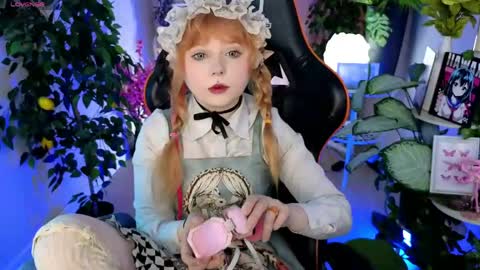 Snapshot of draculaura_ chatting on May 31, 10:44 am Draculaura online show from May 31, 10:44 am