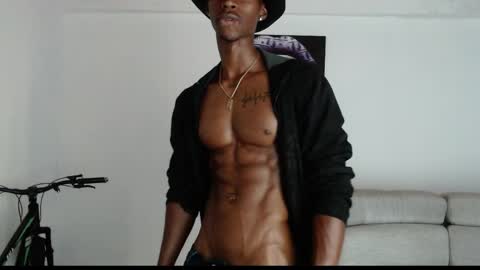 Snapshot of drake_brown_23 chatting on April 28, 7:46 am Drake 23 online show from April 28, 7:46 am