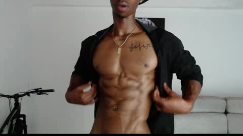 Snapshot of drake_brown_23 chatting on May 14, 9:32 pm Drake 23 online show from May 14, 9:32 pm