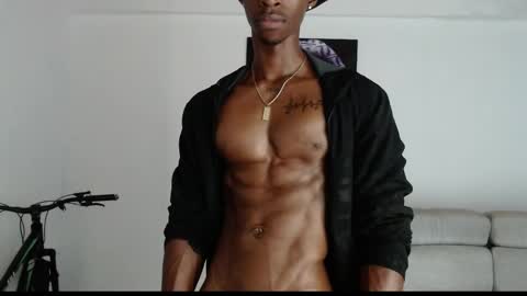 Snapshot of drake_brown_23 chatting on May 19, 6:47 pm Drake 23 online show from May 19, 6:47 pm