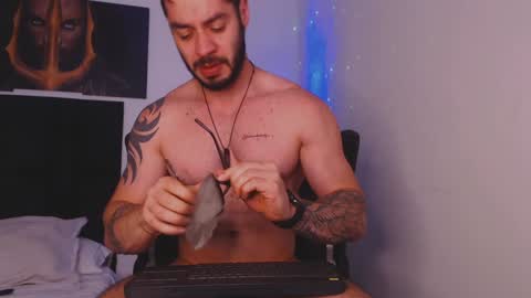 drake_cole11 online show from December 8, 2:41 pm