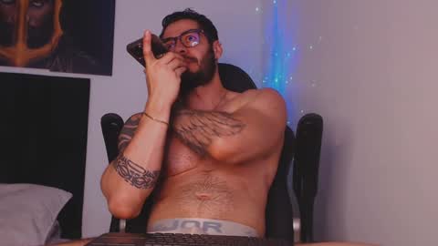 drake_cole11 online show from December 18, 3:33 pm