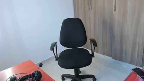 Snapshot of drake_the_kingmaster chatting on October 6, 4:04 pm ig kingmaster777 online show from October 6, 4:04 pm