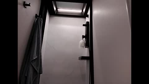 Snapshot of drakefimon chatting on December 2, 8:59 pm drakefimon online show from December 2, 8:59 pm