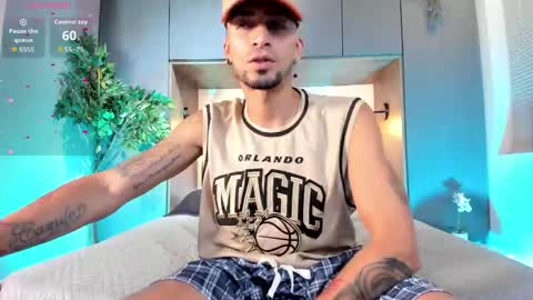 Snapshot of drakeneumann chatting on May 13, 10:38 pm Drake Neuman online show from May 13, 10:38 pm