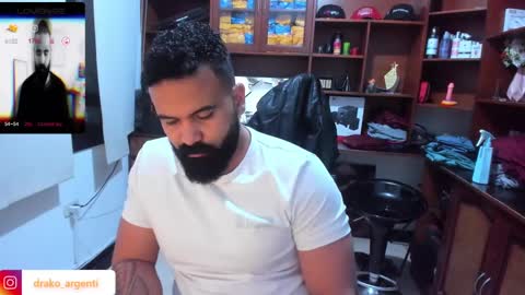 Snapshot of drako_argenti_ chatting on January 4, 8:49 am Drako online show from January 4, 8:49 am