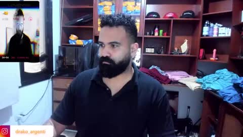 Snapshot of drako_argenti_ chatting on January 8, 12:15 pm Drako online show from January 8, 12:15 pm