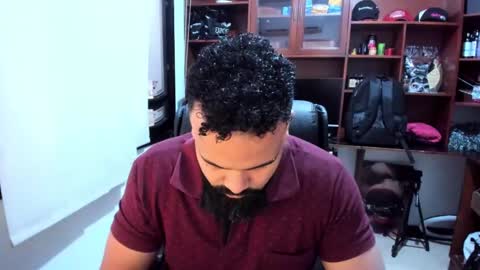 Snapshot of drako_argenti_ chatting on February 1, 3:50 pm Drako online show from February 1, 3:50 pm