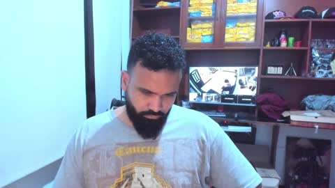 Snapshot of drako_argenti_ chatting on February 9, 6:54 am Drako online show from February 9, 6:54 am