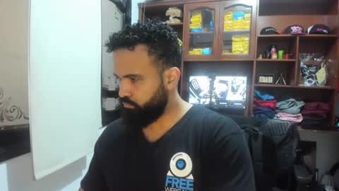 Snapshot of drako_argenti_ chatting on February 20, 12:15 pm Drako online show from February 20, 12:15 pm