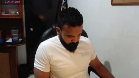 Snapshot of drako_argenti_ chatting on January 6, 12:42 pm Drako online show from January 6, 12:42 pm