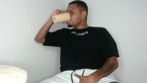 Snapshot of drako_monstercock chatting on January 31, 9:59 pm drako_monstercock online show from January 31, 9:59 pm