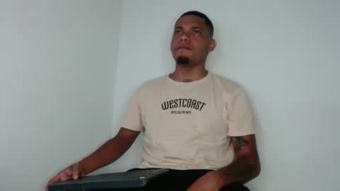 Snapshot of drako_monstercock chatting on February 4, 1:56 am drako_monstercock online show from February 4, 1:56 am