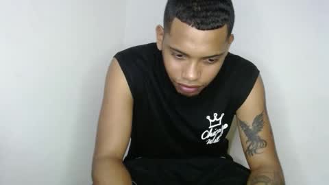 Snapshot of drako_monstercock chatting on February 12, 8:50 pm drako_monstercock online show from February 12, 8:50 pm