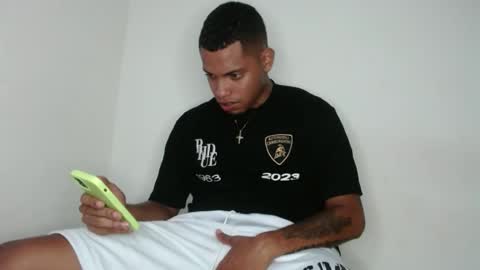 Snapshot of drako_monstercock chatting on February 20, 6:06 am drako_monstercock online show from February 20, 6:06 am