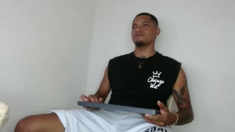 Snapshot of drako_monstercock chatting on February 27, 7:15 pm drako_monstercock online show from February 27, 7:15 pm