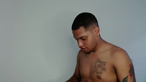 Snapshot of drako_monstercock chatting on September 11, 6:52 pm drako_monstercock online show from September 11, 6:52 pm