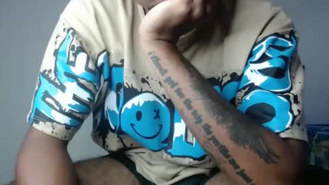 Snapshot of drako_monstercock chatting on September 27, 6:46 pm drako_monstercock online show from September 27, 6:46 pm