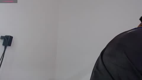 Snapshot of drako_monstercock chatting on October 18, 6:52 pm drako_monstercock online show from October 18, 6:52 pm