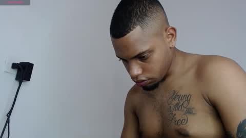 Snapshot of drako_monstercock chatting on October 23, 7:12 pm drako_monstercock online show from October 23, 7:12 pm