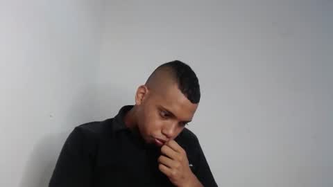 Snapshot of drako_monstercock chatting on June 24, 6:40 pm drako_monstercock online show from June 24, 6:40 pm