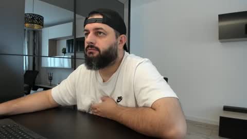 Snapshot of dravenpeak chatting on October 6, 11:18 am DravenPeak online show from October 6, 11:18 am