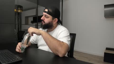 Snapshot of dravenpeak chatting on October 16, 12:11 am DravenPeak online show from October 16, 12:11 am