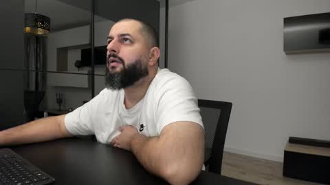 Snapshot of dravenpeak chatting on October 20, 10:43 pm DravenPeak online show from October 20, 10:43 pm