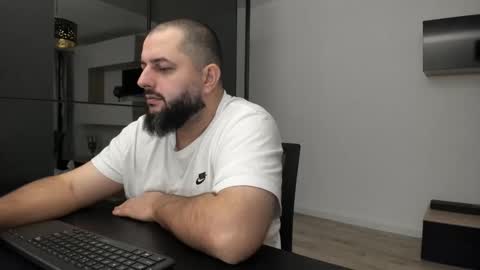 Snapshot of dravenpeak chatting on October 22, 7:57 pm DravenPeak online show from October 22, 7:57 pm