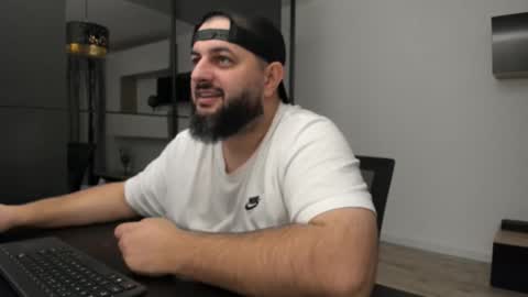 Snapshot of dravenpeak chatting on October 25, 5:30 pm DravenPeak online show from October 25, 5:30 pm