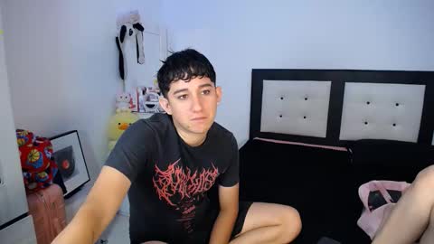 Snapshot of dravith_and_valery chatting on May 27, 4:53 am -- nicolle and jhon -- online show from May 27, 4:53 am